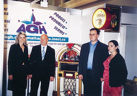 Zleva: sl. Jana Pokubová, p. Hrstka, Petr Omelka, Katerina Sováková