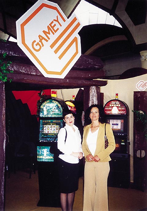 Zleva: pí Ignatová a Sluková s novinkou RUSH HOUR