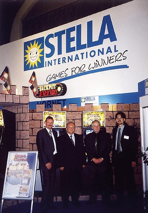 Zleva: pánové Schwerbrock, Arnhold (STELLA INT.), Markel (LEKRAM) a Půček (HORNET)